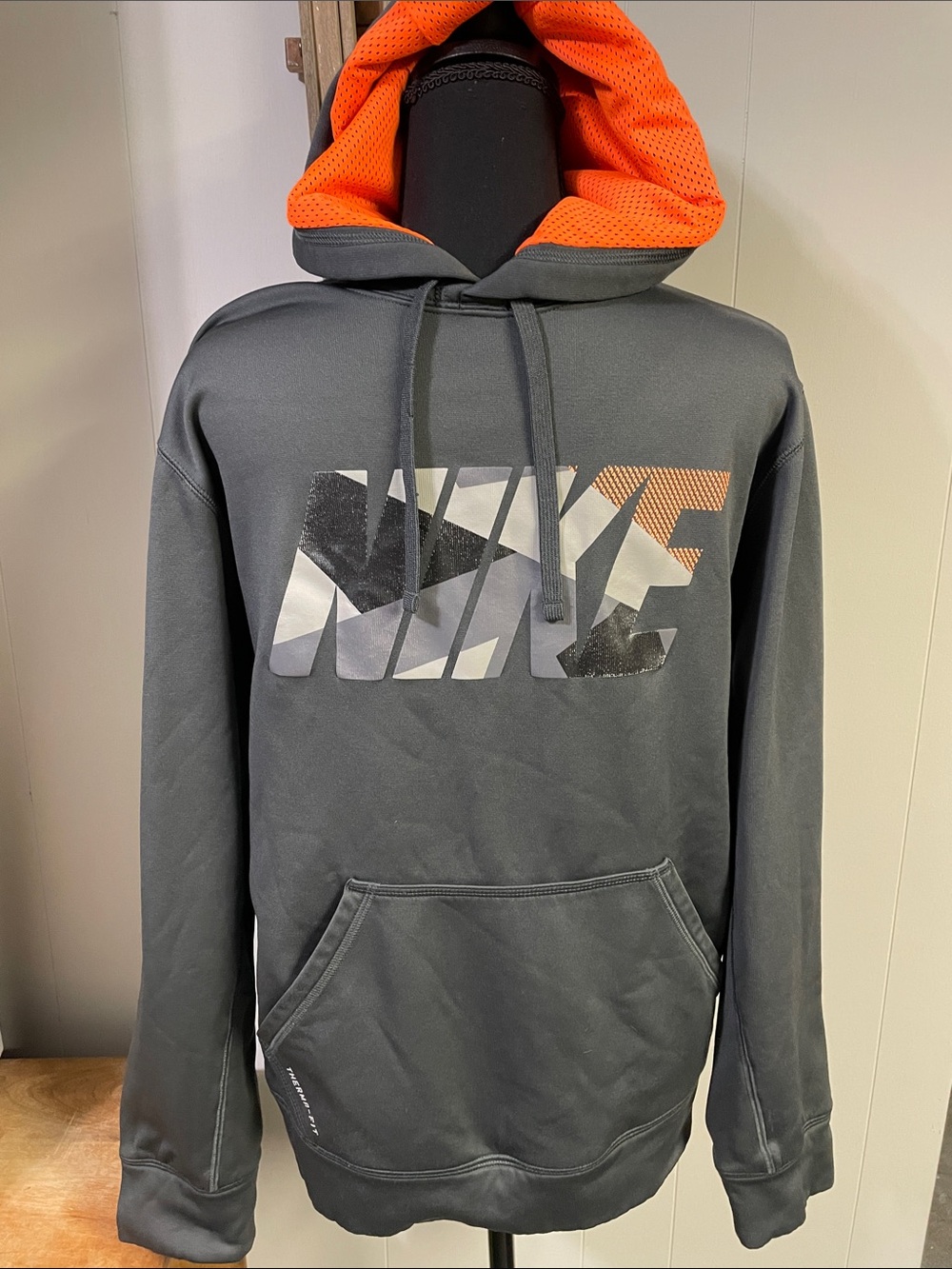 Nike. THERMA- FIT. Medium.